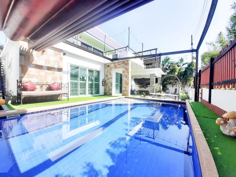 Villa with private pool, barbecue & patio — photo 3