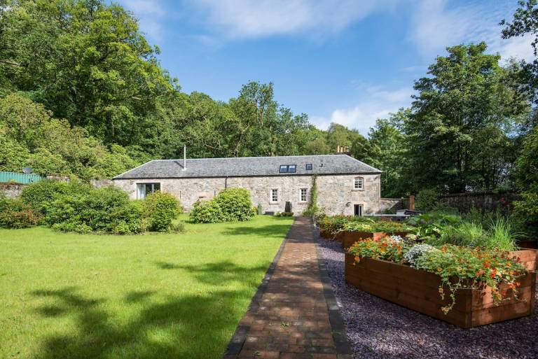 Family-oriented pleasant villa with BBQ, terrace & garden | Pets are welcome — photo 5