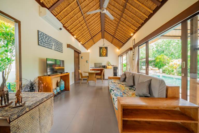 Nice villa with pool & yard | Perfect for remote work | Pets allowed — photo 3