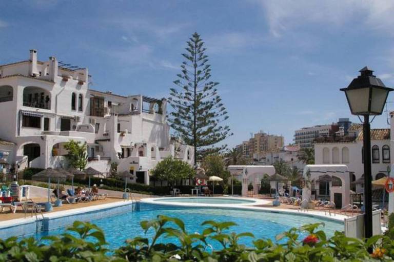 Holiday apartment with garden, pool & hot tub in Torremolinos