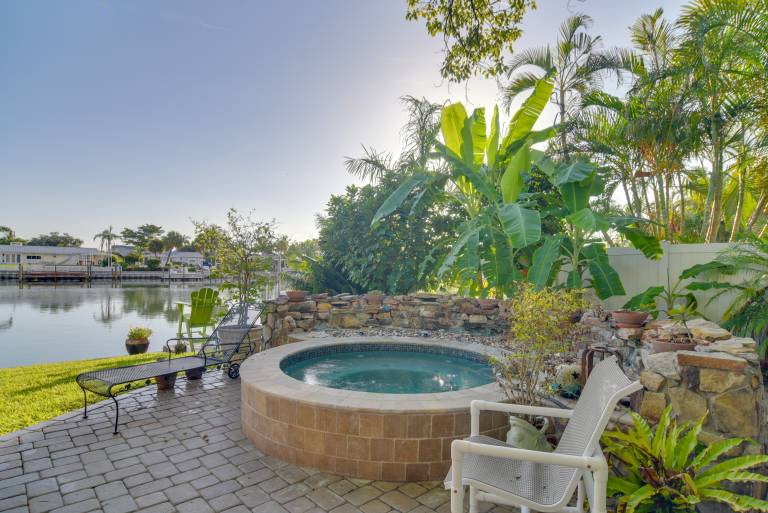 Hot Tub & Boat Dock: St Pete Beach Paradise — photo 2