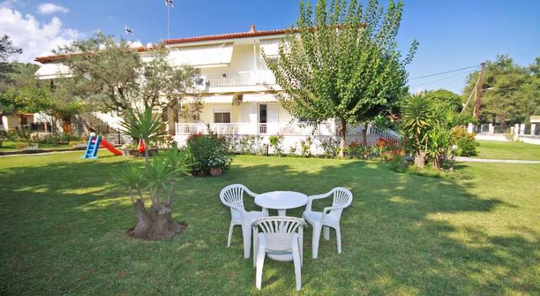 Serviced apartment with terrace, garden & BBQ | Suitable for remote work — photo 3