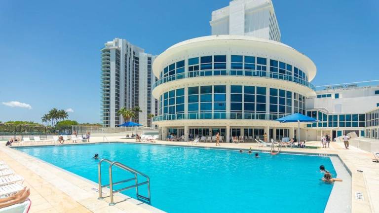 Blue Ocean Apartments in Miami Beach, FL