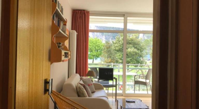 Apartment with pool — photo 2