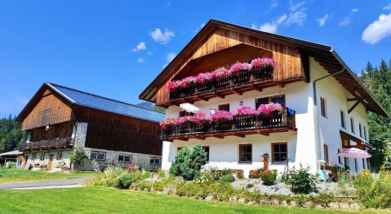 Apartment with 2 rooms for 6 persons in Monguelfo