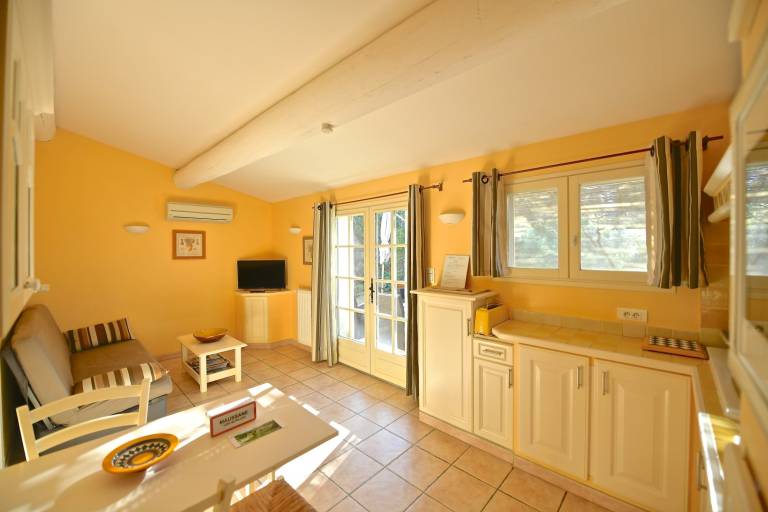 Apartment with yard, pool & grill | Nature view — photo 4