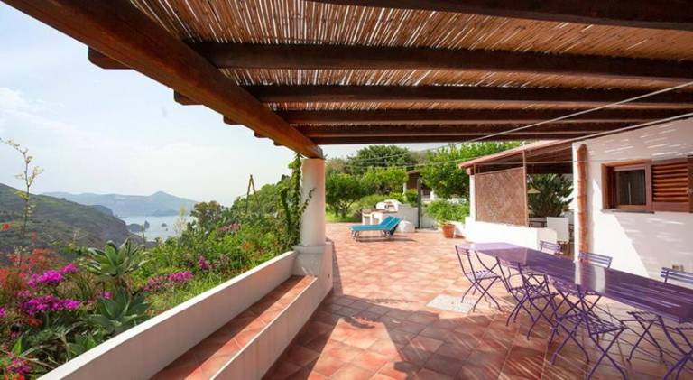 Villa with terrace, grill & yard — photo 2