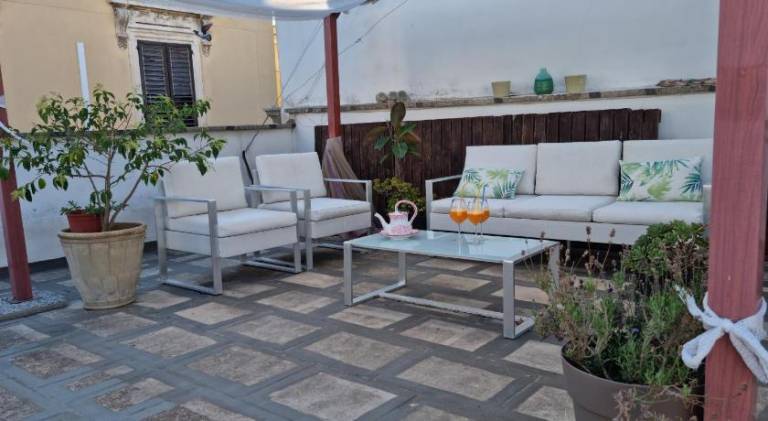 Vacation home with patio — photo 3