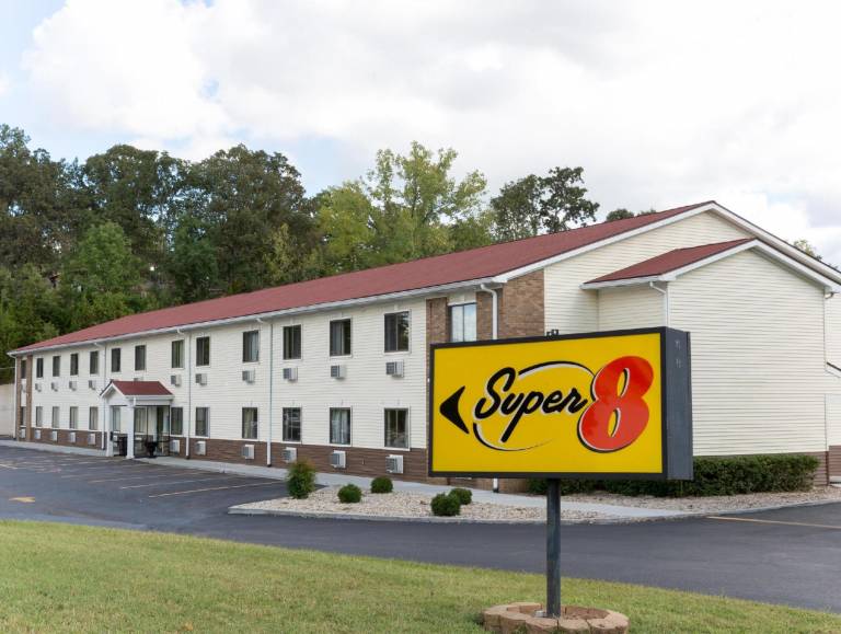 Super 8 By Wyndham Radcliff Ft. Knox Area in Radcliff, KY
