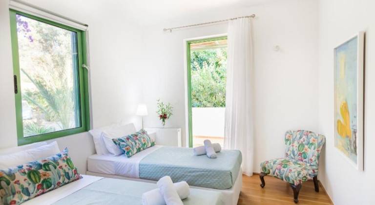 Fully equipped big villa with BBQ, jacuzzi & private pool | Pets allowed — photo 2