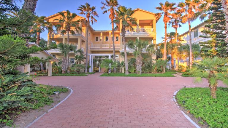 Manu Kai - Beachfront House with private pool and hot tub in South Padre Island, TX