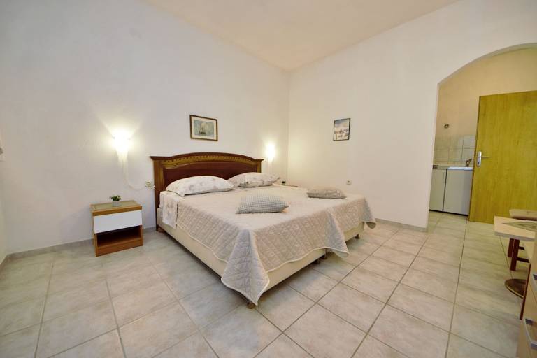 Spacious apartment with terrace, private pool & barbecue | Garden view | Dogs allowed — photo 3