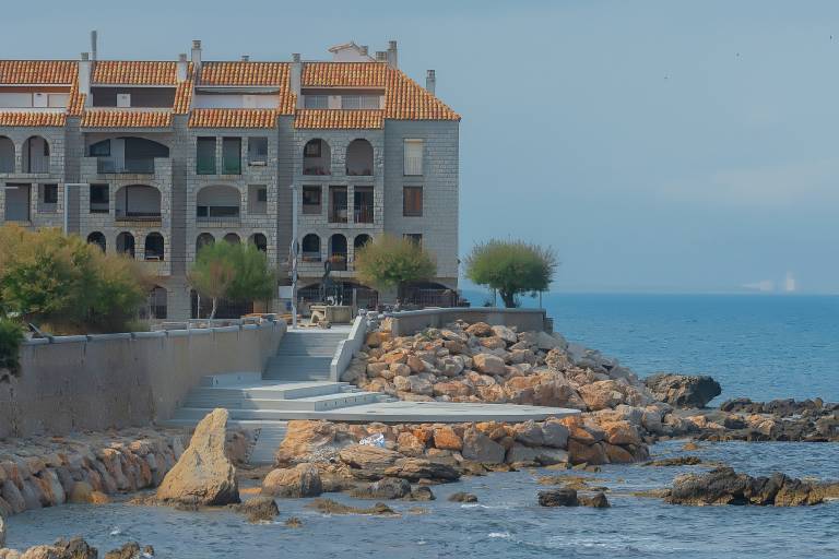 Apartment with patio in L'Escala