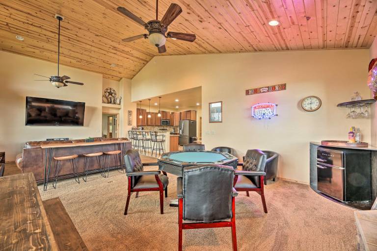 Deck & Views: Dog-Friendly Cabin in Show Low! — photo 3