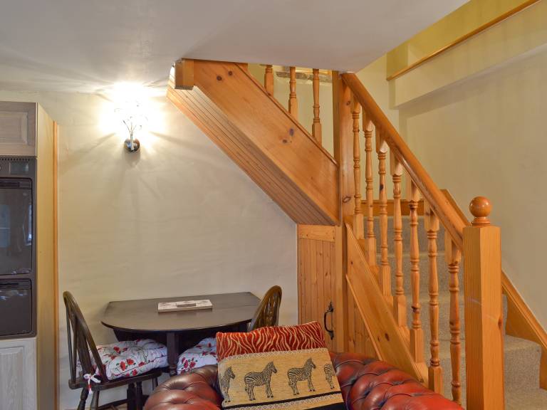 Cottage with yard — photo 3