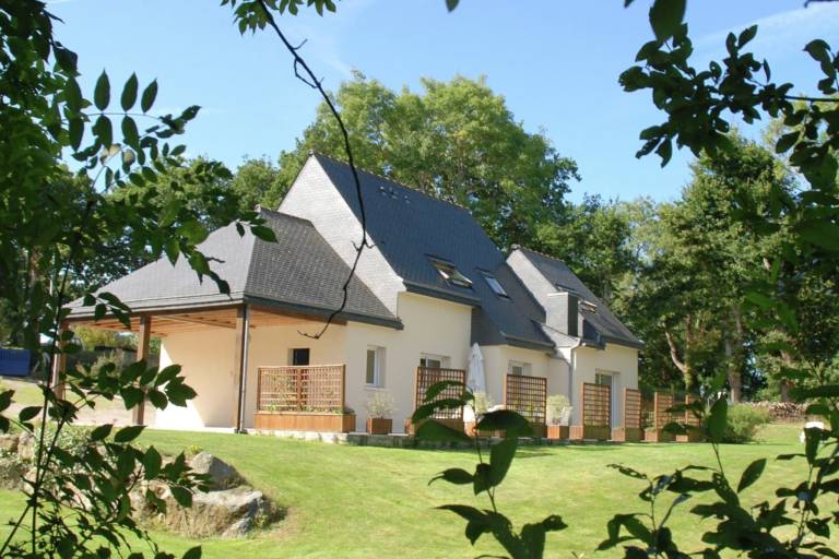 Fully equipped vacation home with yard, barbeque & terrace | Nature view | Dogs allowed in Dinan