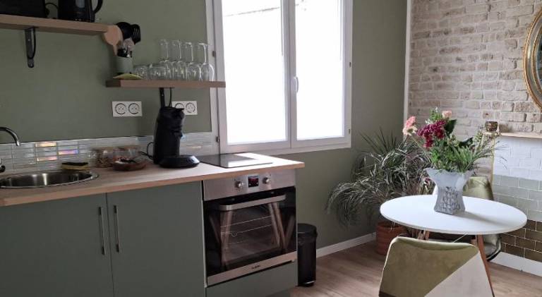 Apartment with jacuzzi — photo 4