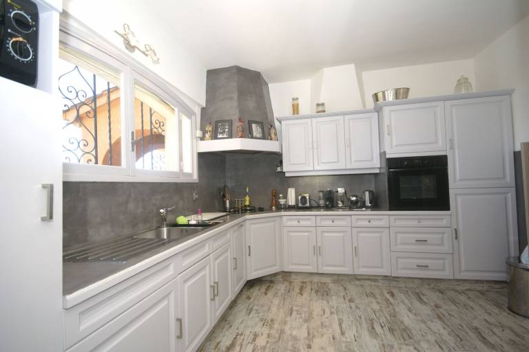 Vacation home with barbeque, garden & patio — photo 4