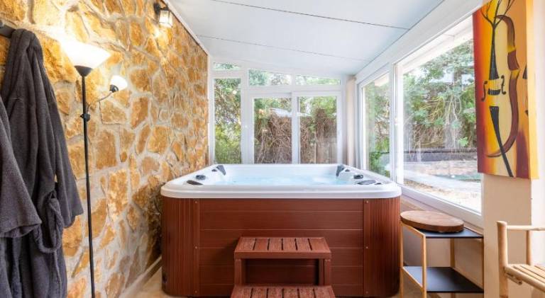 Wonderful villa with pool & hot tub | Pets are welcome — photo 2