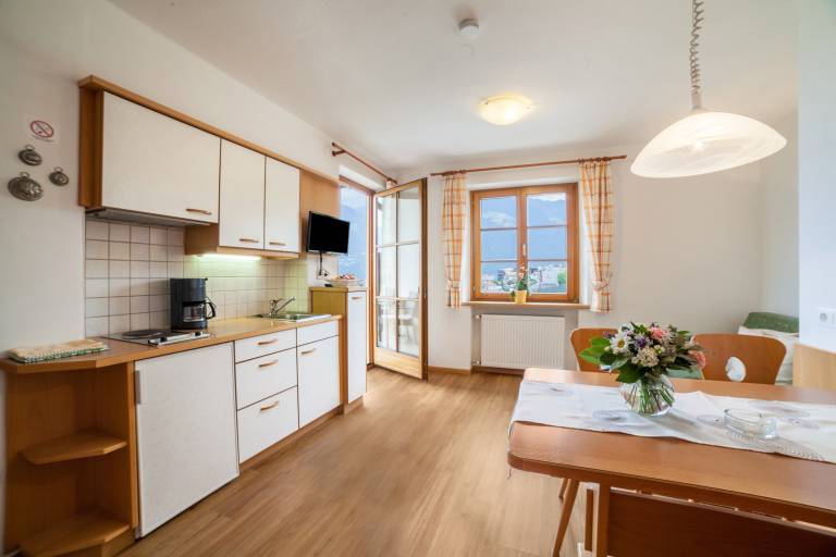 Apartment "Hahnenkamm Rainegg" with Mountain View, Wi-Fi, Garden & Balcony — photo 3