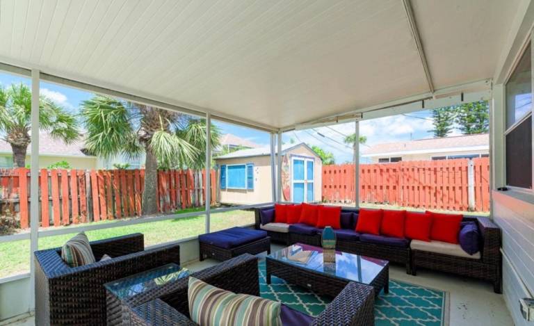 Lovely vacation home with BBQ & private pool | Pets are welcome — photo 2