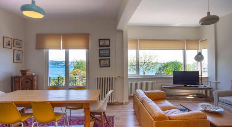 Waterfront Apartments with a Stunning View in Marmara