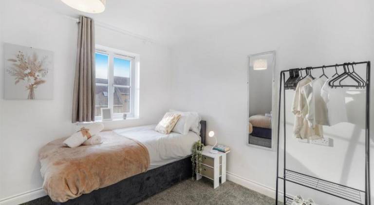 Vacation home with 3 rooms for 8 persons in Slough