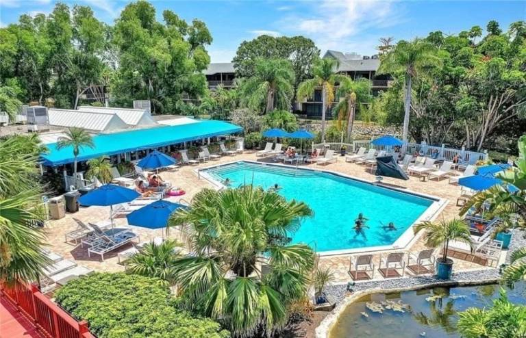 Condo  Pelican Bay