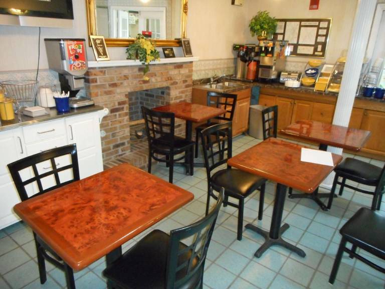 Americas Best Value Inn Blue Ridge — photo 3