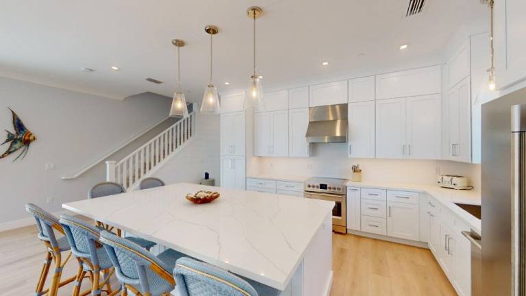4-Bedroom Oceanfront Home in the Heart of Islamorada — photo 4