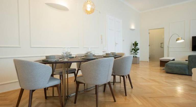 Chic 180m 3BR Apt near Parliament, Self Check-in — photo 3