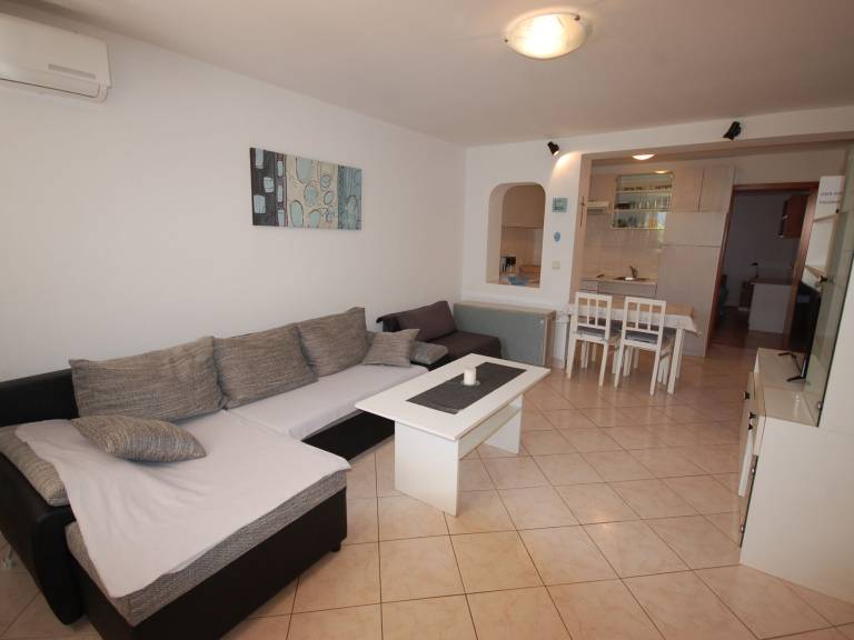 Holiday apartment with patio — photo 3