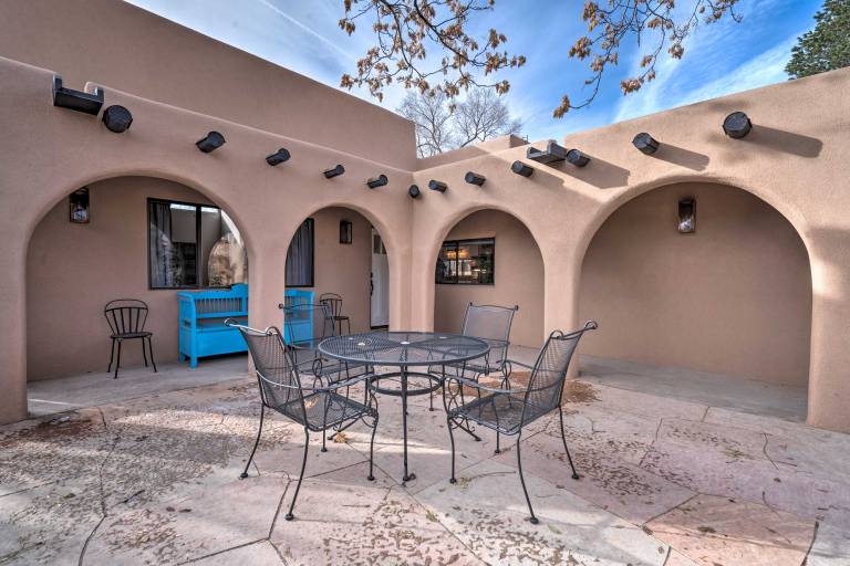 Adobe House w/ Patio - Walk to Dtwn Plaza & Shops! — photo 4