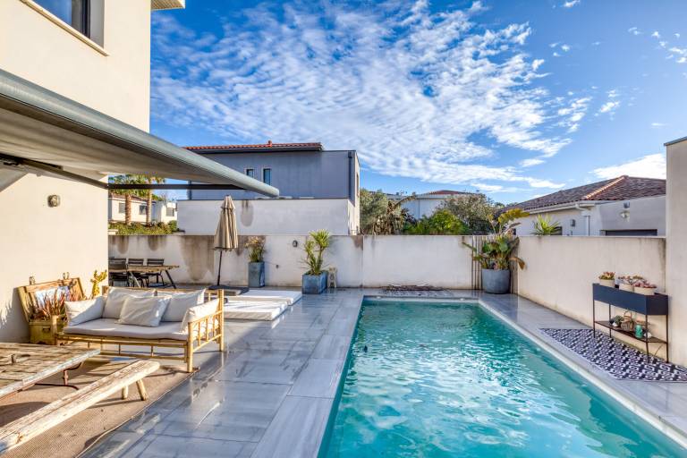 Family-friendly villa with grill, garden & pool | Garden view | Suitable for remote work | Dogs allowed — photo 3