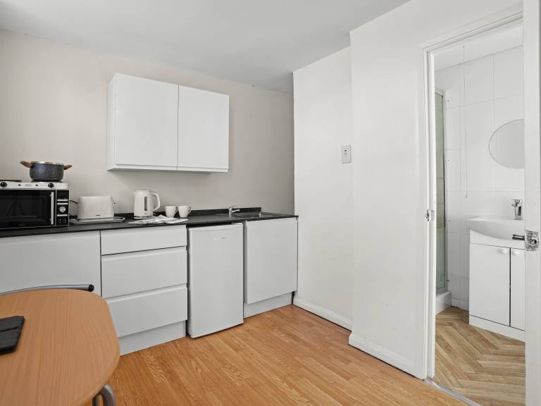 Cottage with terrace & yard | River view — photo 2