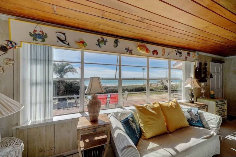 Beachfront Retro Cottage. Pet-friendly. Single family home. Gorgeous sunsets. — photo 3