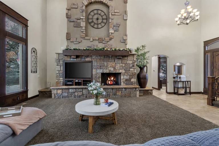 Vacation home with hot tub, barbeque & garden | Perfect for remote work — photo 2