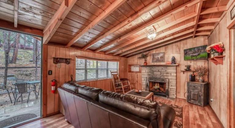 Vacation home with hot tub — photo 3