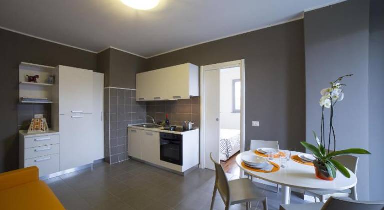 Serviced apartment with yard | Pets are welcome — photo 4