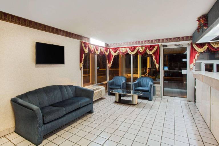 Days Inn by Wyndham Greeneville — photo 4