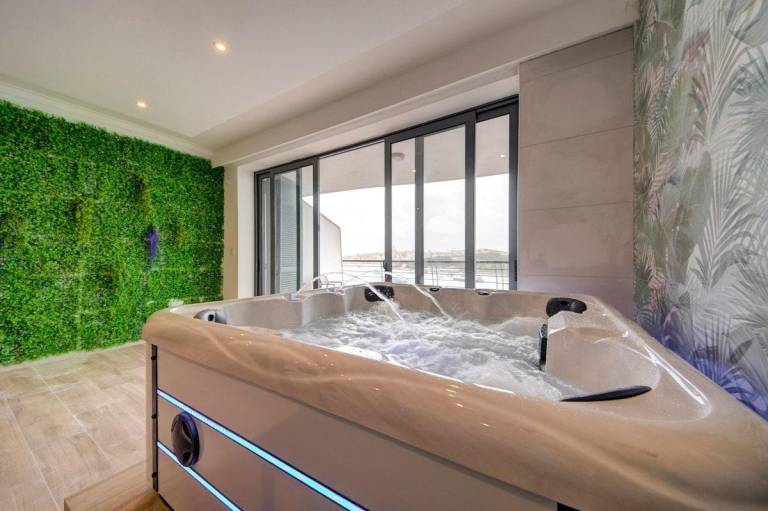 House with hot tub & patio — photo 3