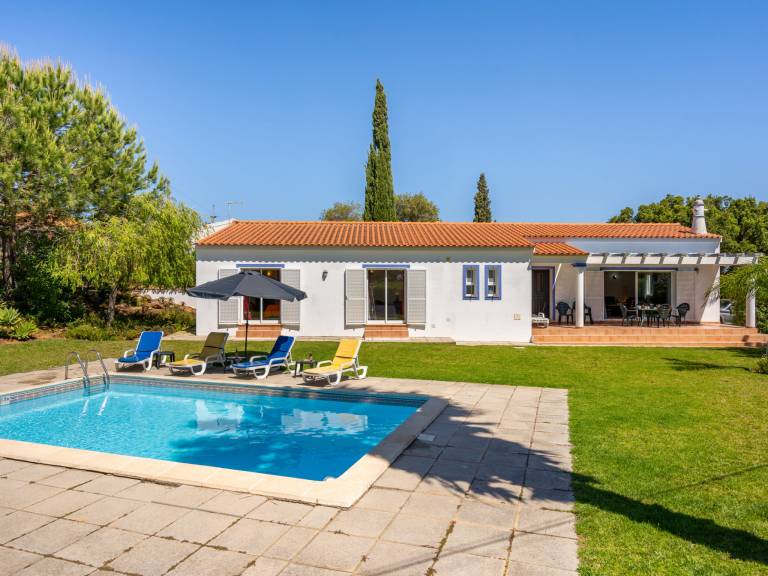 Ferienhaus in Porches, Lagoa f&uuml;r max. 6 Personen am Atlantik