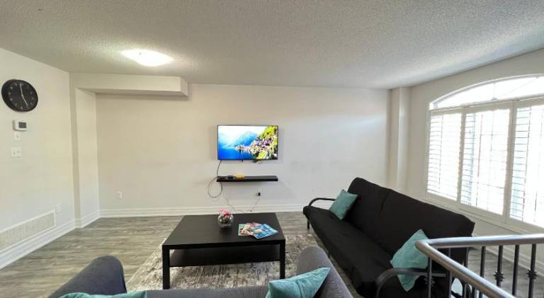 Vacation home with yard in Mississauga, ON