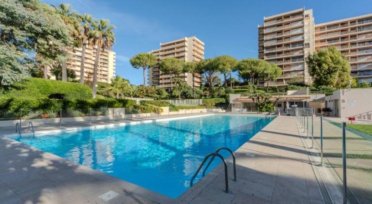 Holiday apartment with private pool & garden — photo 3