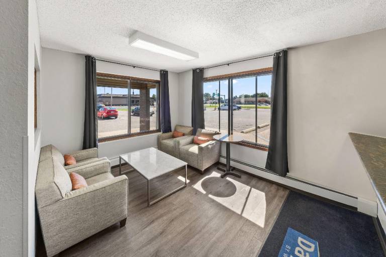 Days Inn by Wyndham Winona — photo 2