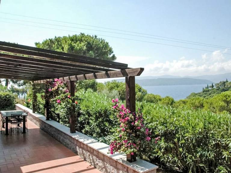 Vacation home with patio, grill & garden | Nature view — photo 3