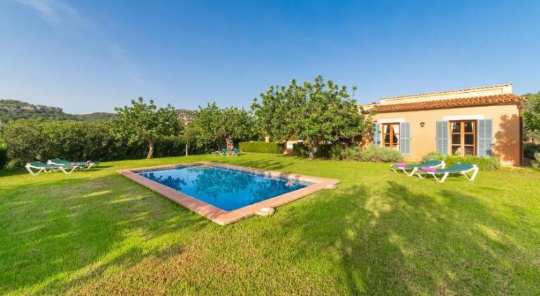Vacation home with barbeque, garden & private pool in Son Servera