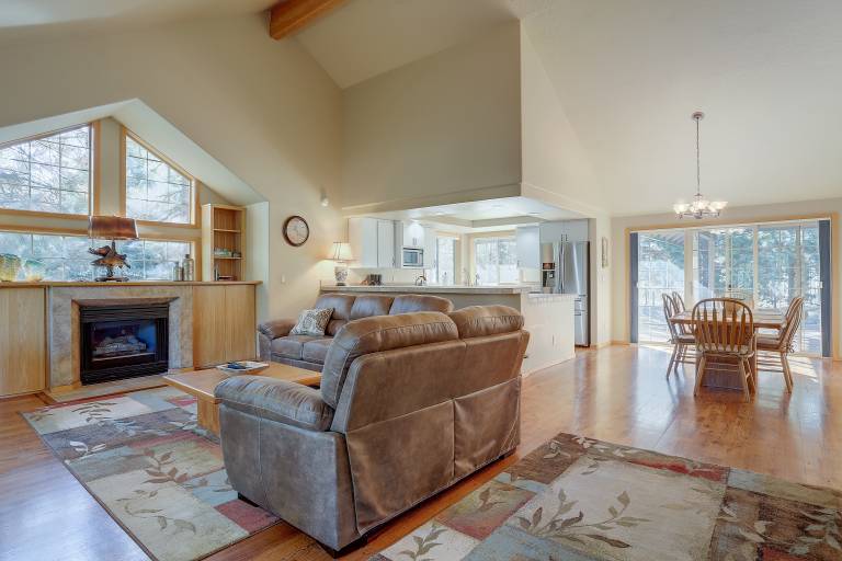House with grill, pool & terrace in Bend, OR