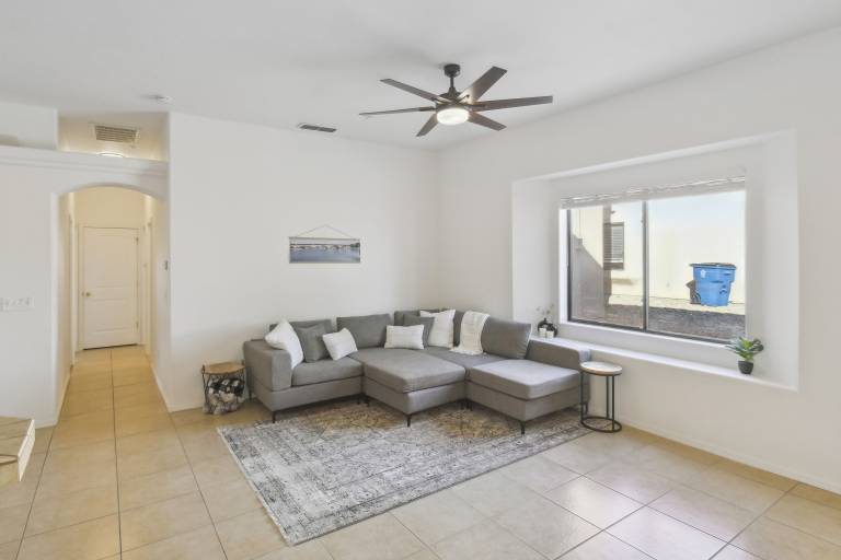 1 Mi to Lake: Airy Home w/ Patio in Lake Havasu! — photo 2