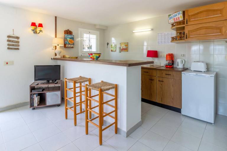 Apartment with garden & patio | Beach view — photo 5